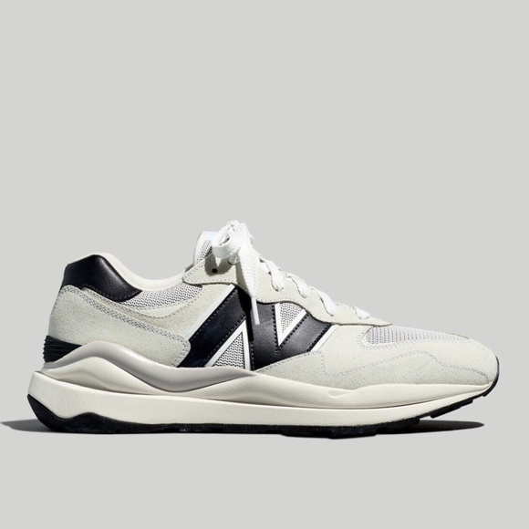 New Balance Mens 57/40 Sneakers M5740HCE in Gray / Black - Picture 2 of 7